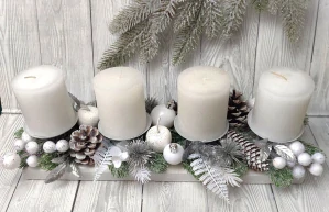 Adventní štola ve stříbrnobílé