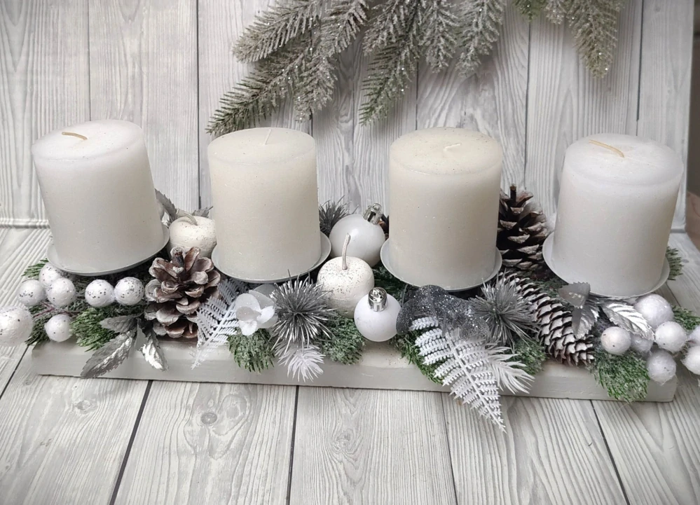 Adventní štola ve stříbrnobílé